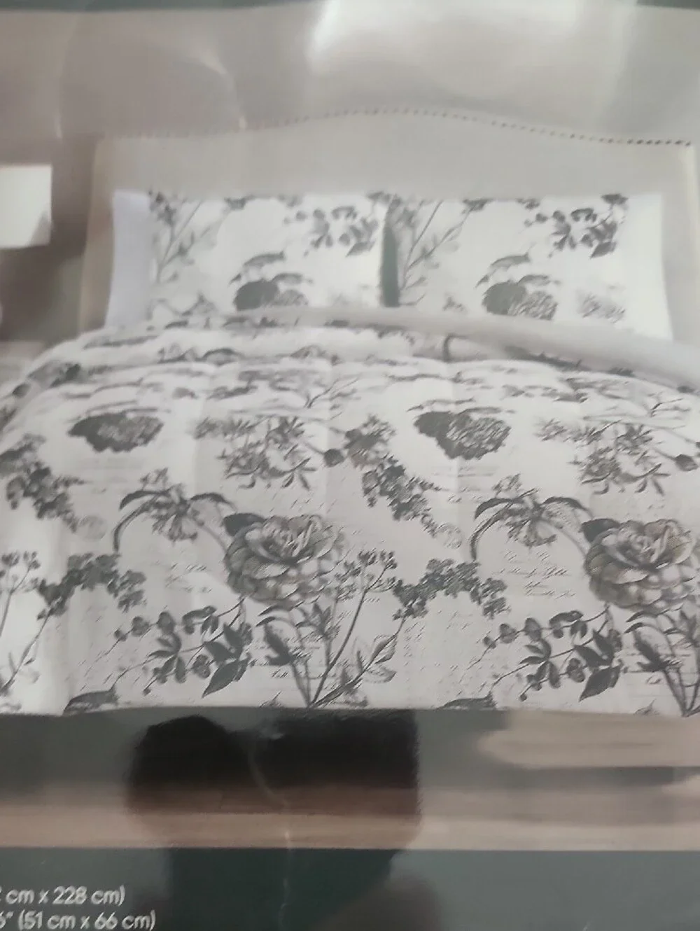 Twin/TXL Black and White Floral Comforter Set - 2 Piece
